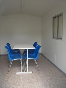 1 tafel en 6 stoelen 1 tafel en 6 stoelen